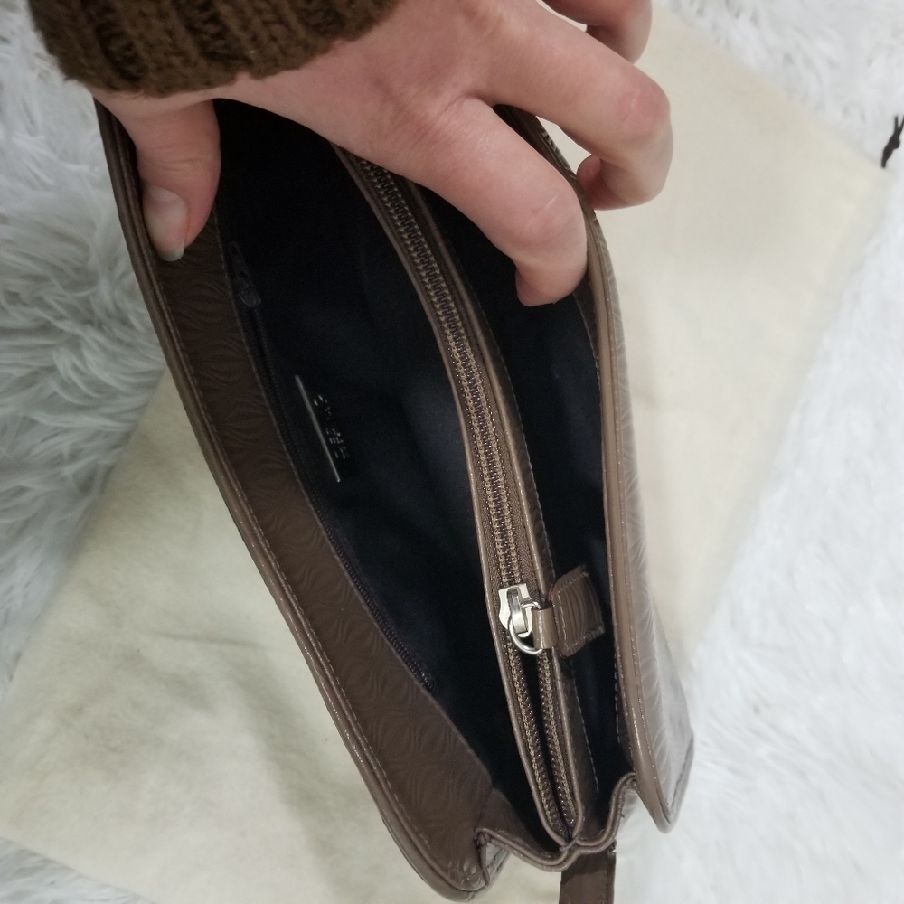 Desmo Italian leather textured taupe shoulderbag - Picture 8 of 10